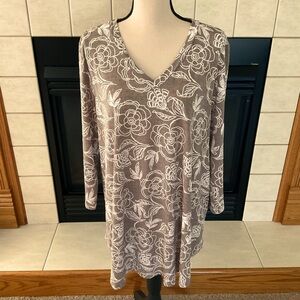 Honeyme Curvy 3/4” Sleeve, V-Neck Style Women’s Top, Sz 3XL